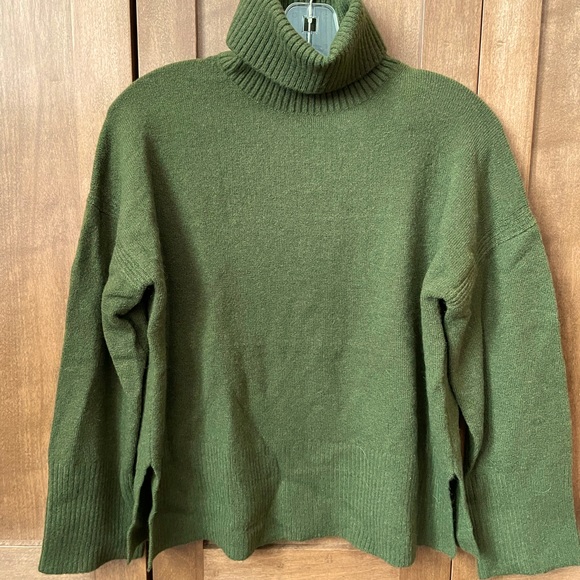 J. Crew Sweaters - J. Crew t neck Sweater NWT